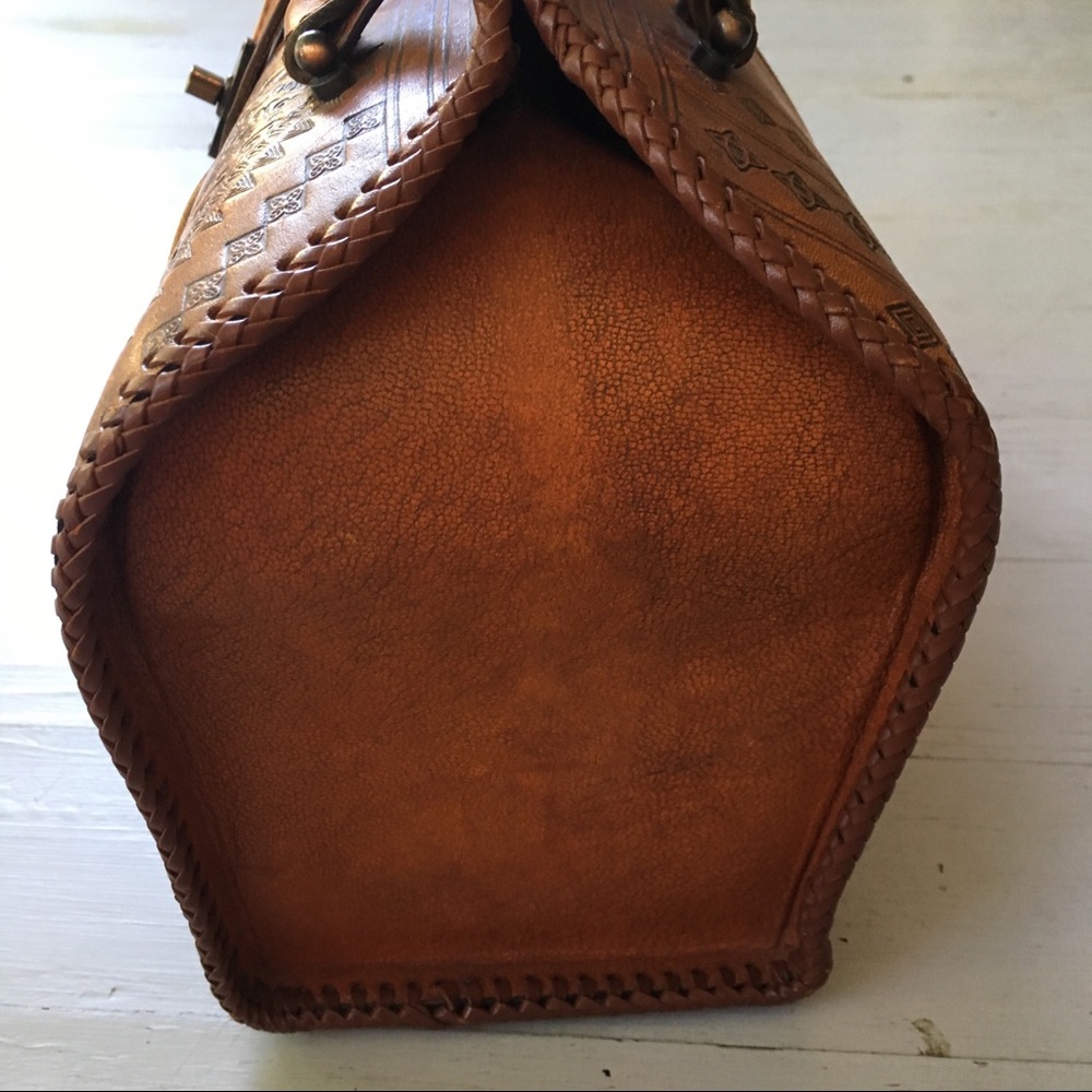 πSOLDπ Vintage Tooled Leather Bag - Picture 4 of 8